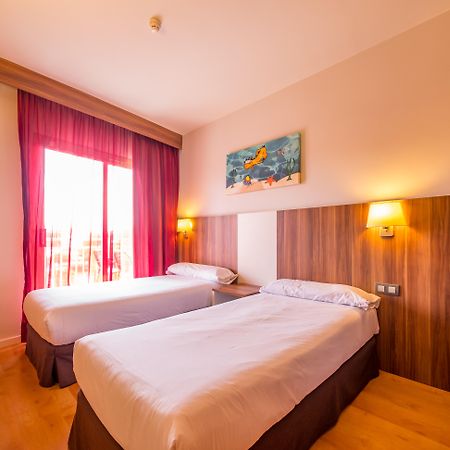 Golden Avenida Family Suites 4* Salou Eksteriør billede