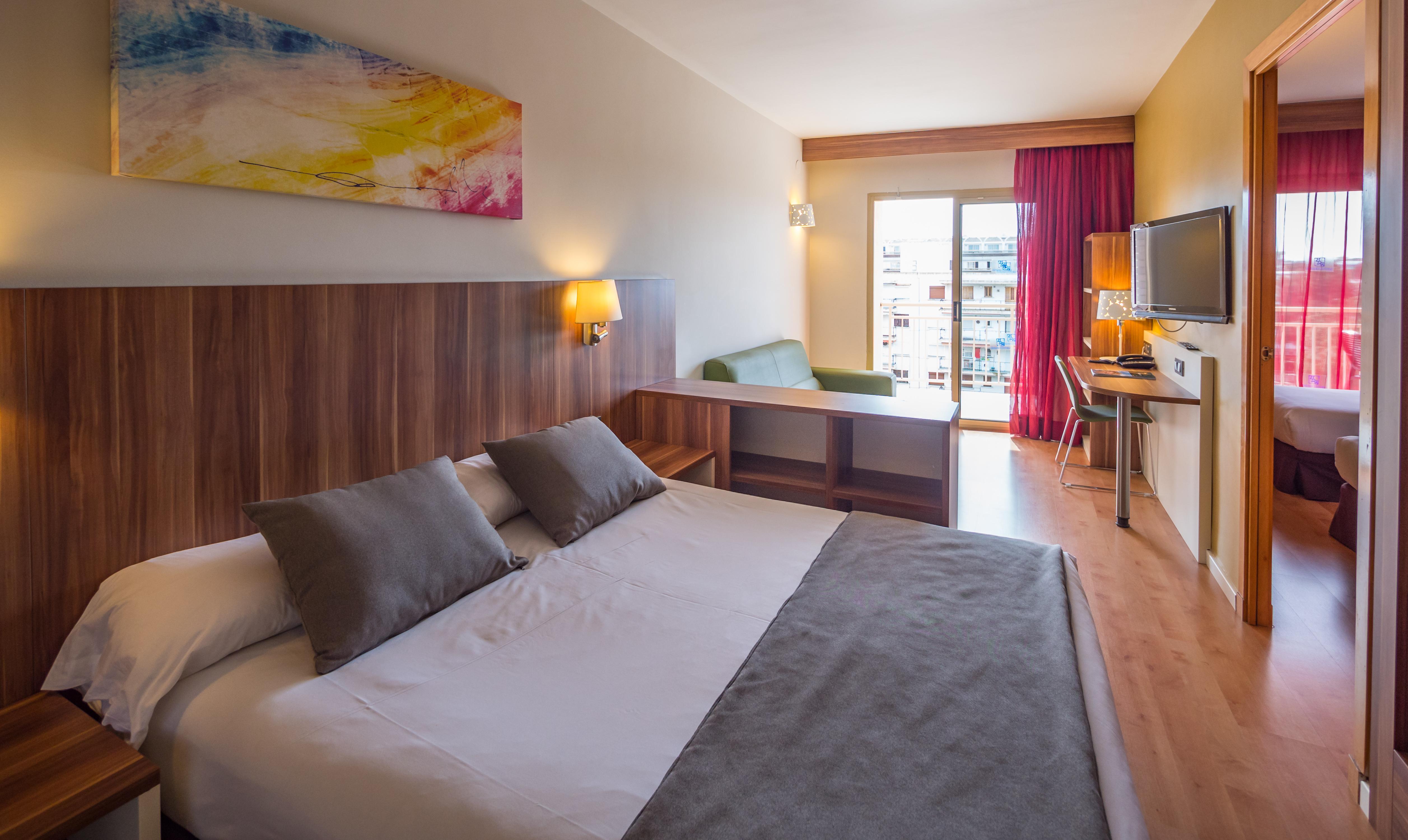 Golden Avenida Family Suites 4* Salou Eksteriør billede