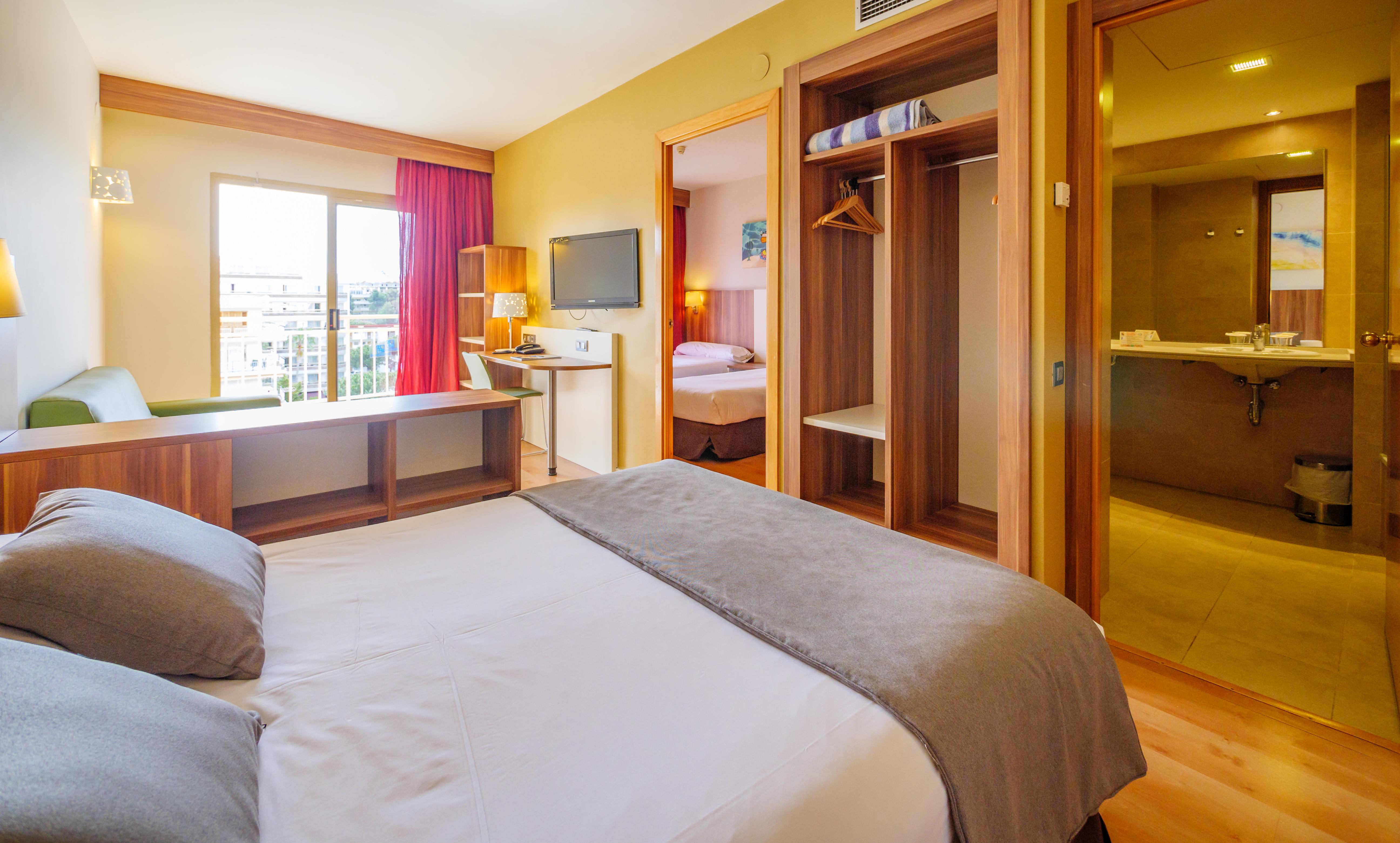 Golden Avenida Family Suites 4* Salou Eksteriør billede