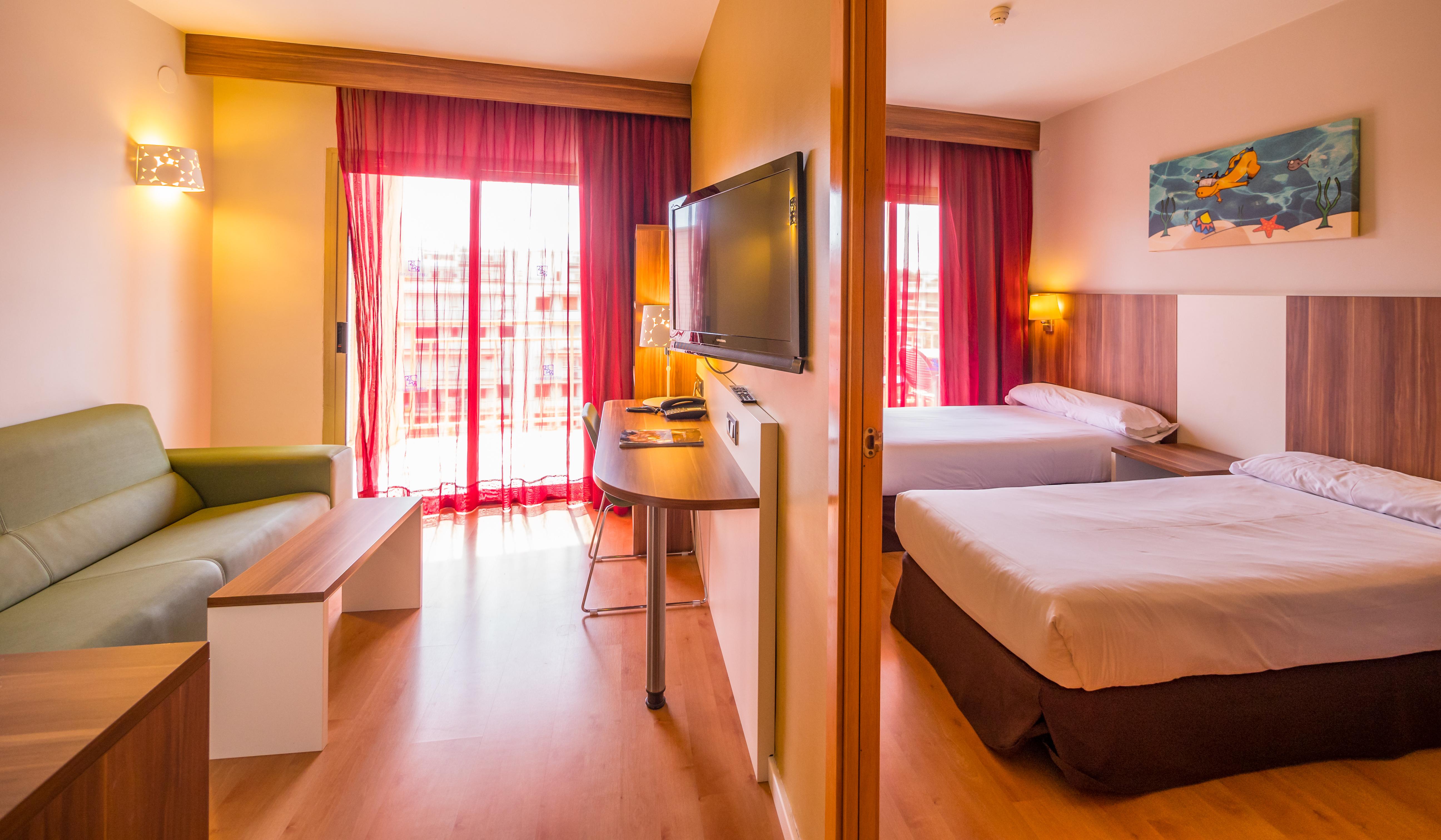 Golden Avenida Family Suites 4* Salou Eksteriør billede