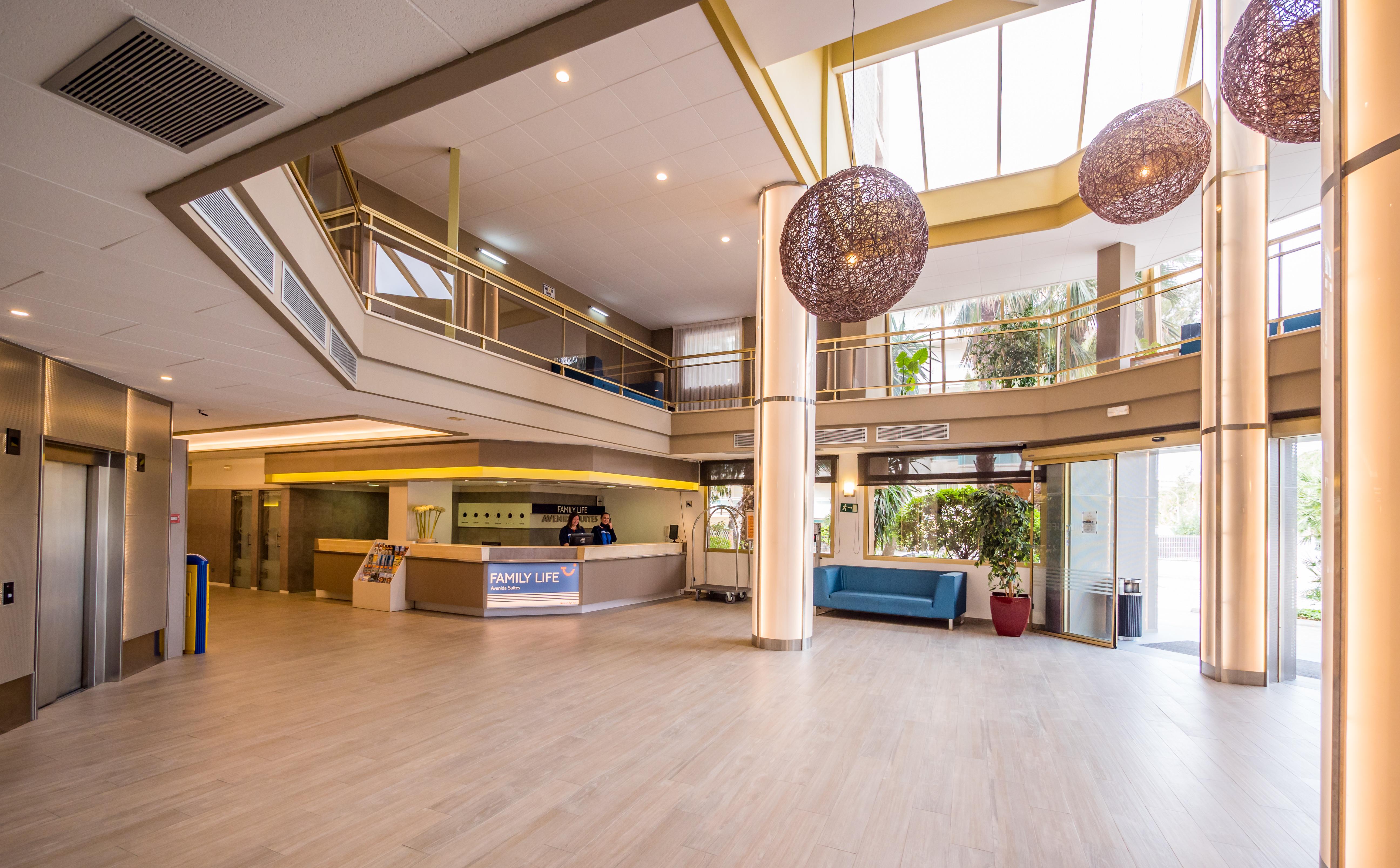 Golden Avenida Family Suites 4* Salou Eksteriør billede