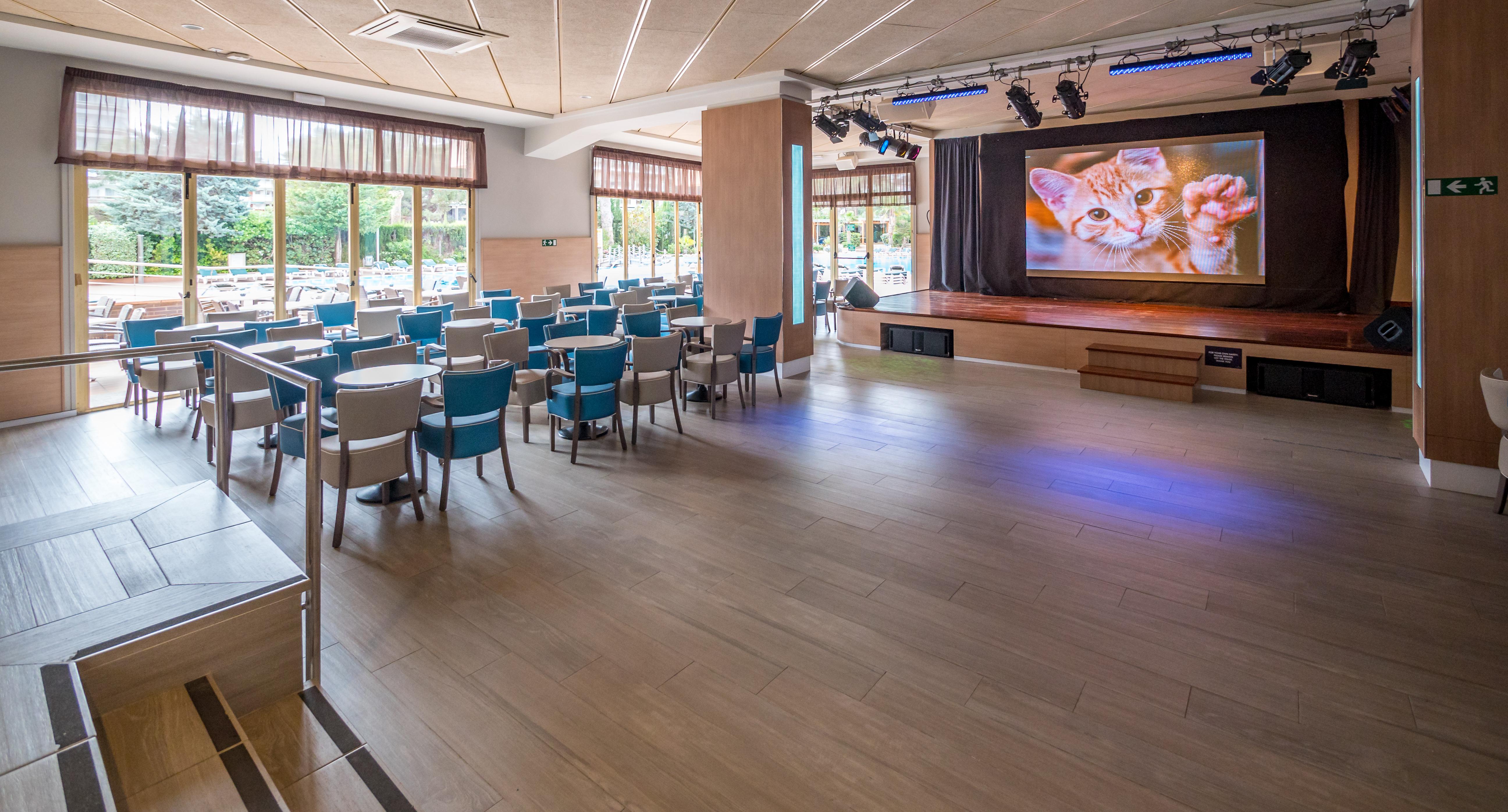 Golden Avenida Family Suites 4* Salou Eksteriør billede