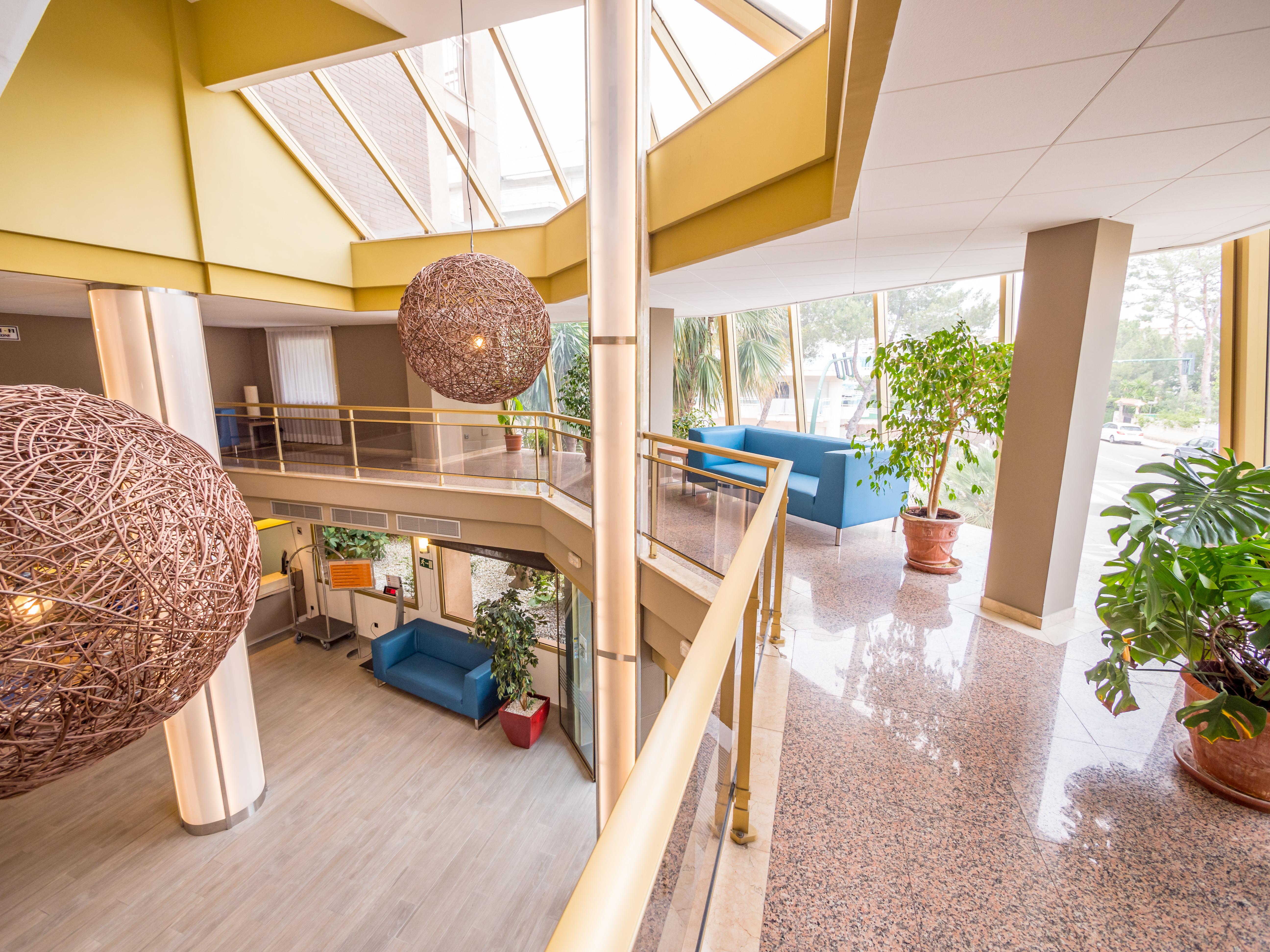 Golden Avenida Family Suites 4* Salou Eksteriør billede