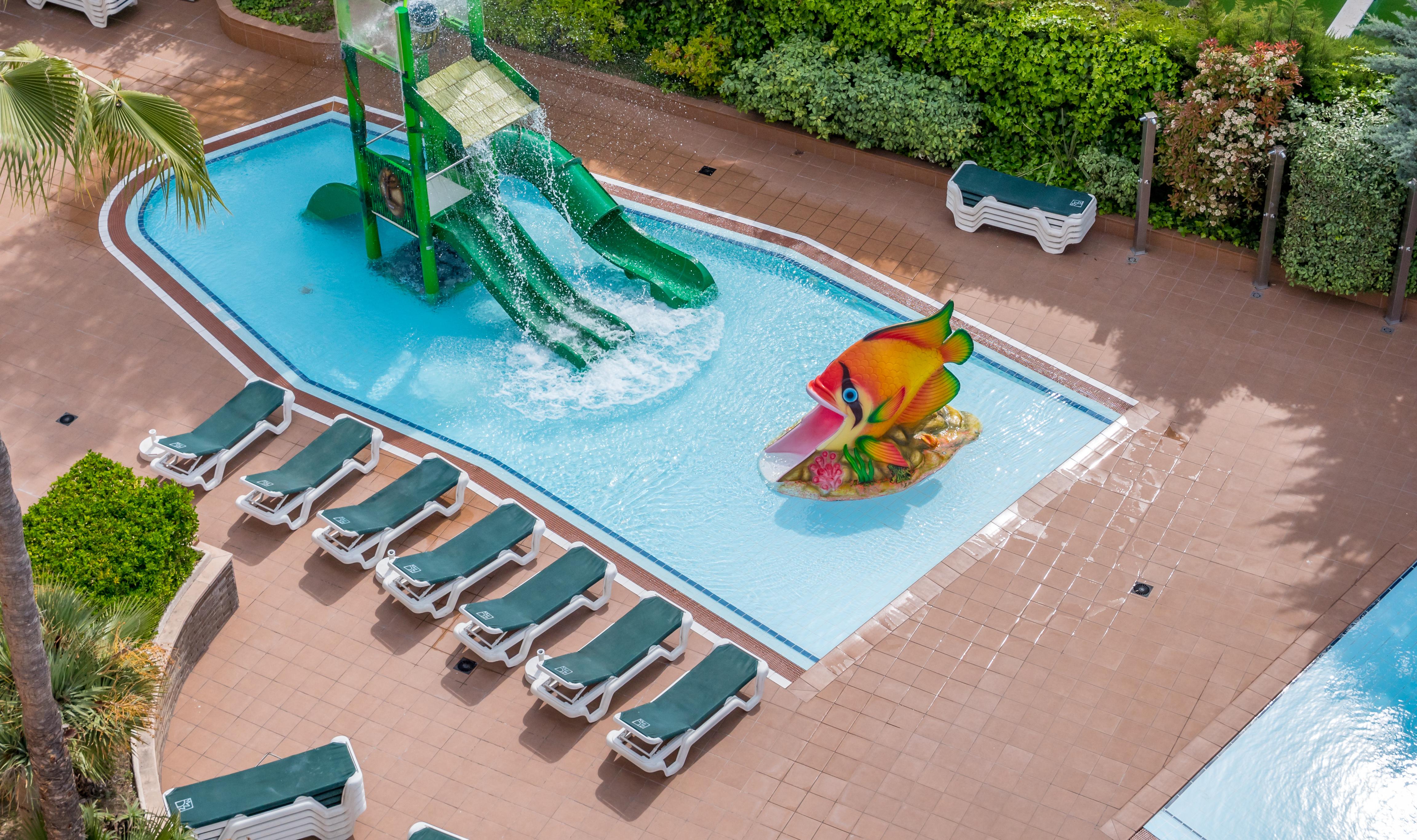 Golden Avenida Family Suites 4* Salou Eksteriør billede