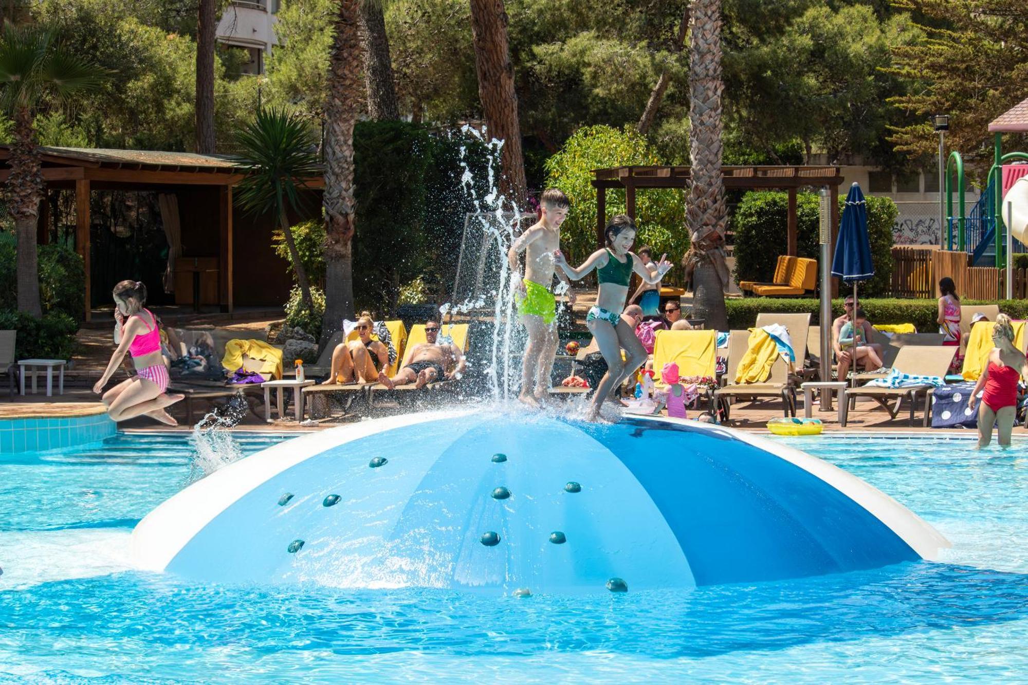 Golden Avenida Family Suites 4* Salou Eksteriør billede