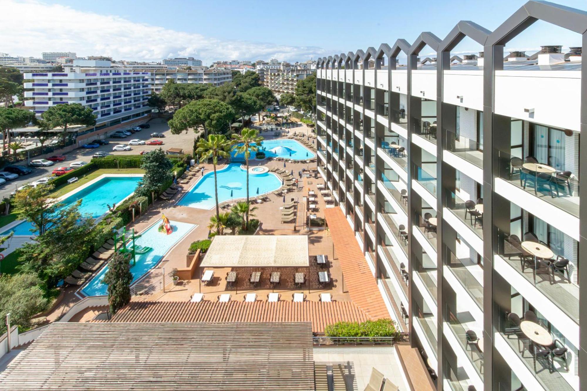 Golden Avenida Family Suites 4* Salou Eksteriør billede